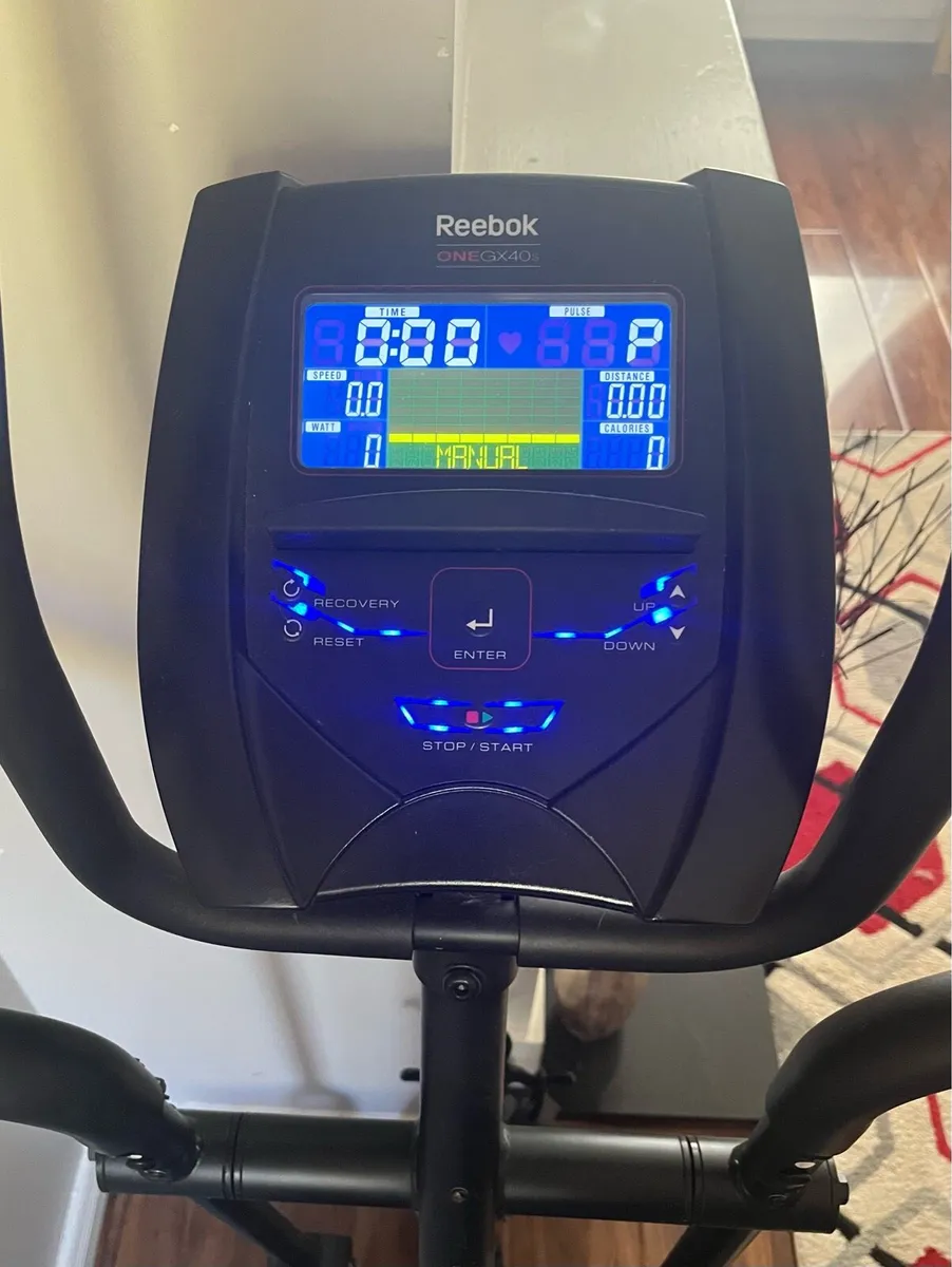 Reebok Cross Trainer GX40s - Image 1