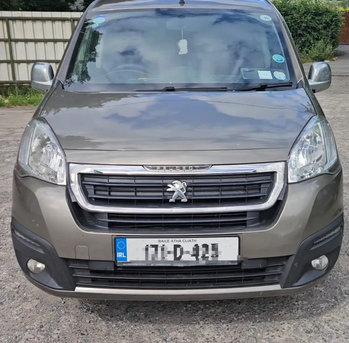 Peugeot Partner Tepee 2017 1.6d manual - Image 1