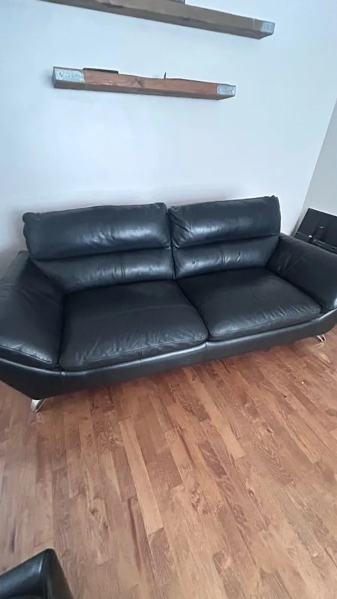 Ez living leather 4 and 2 seater sofa - Image 1