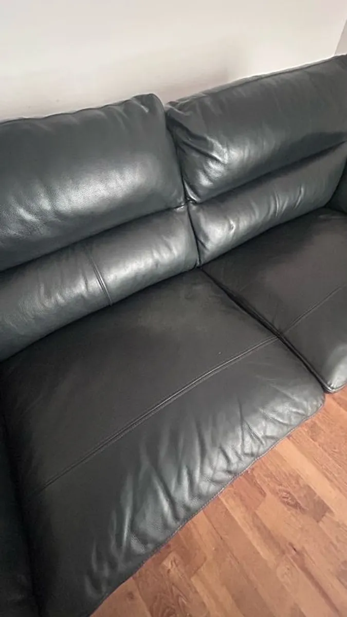 Ez living leather 4 and 2 seater sofa - Image 2