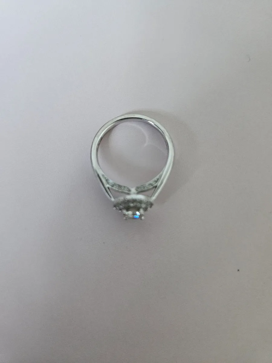 Engagement ring - Image 1