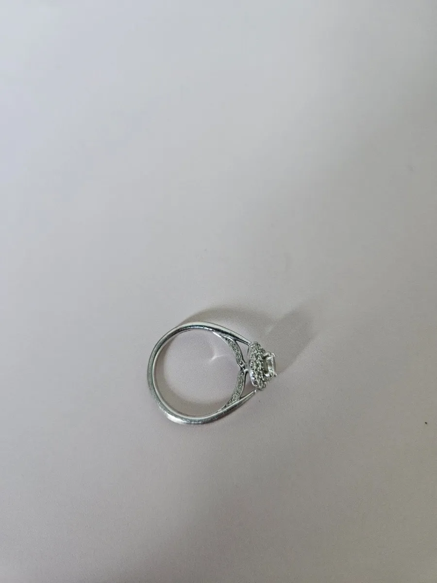 Engagement ring - Image 3