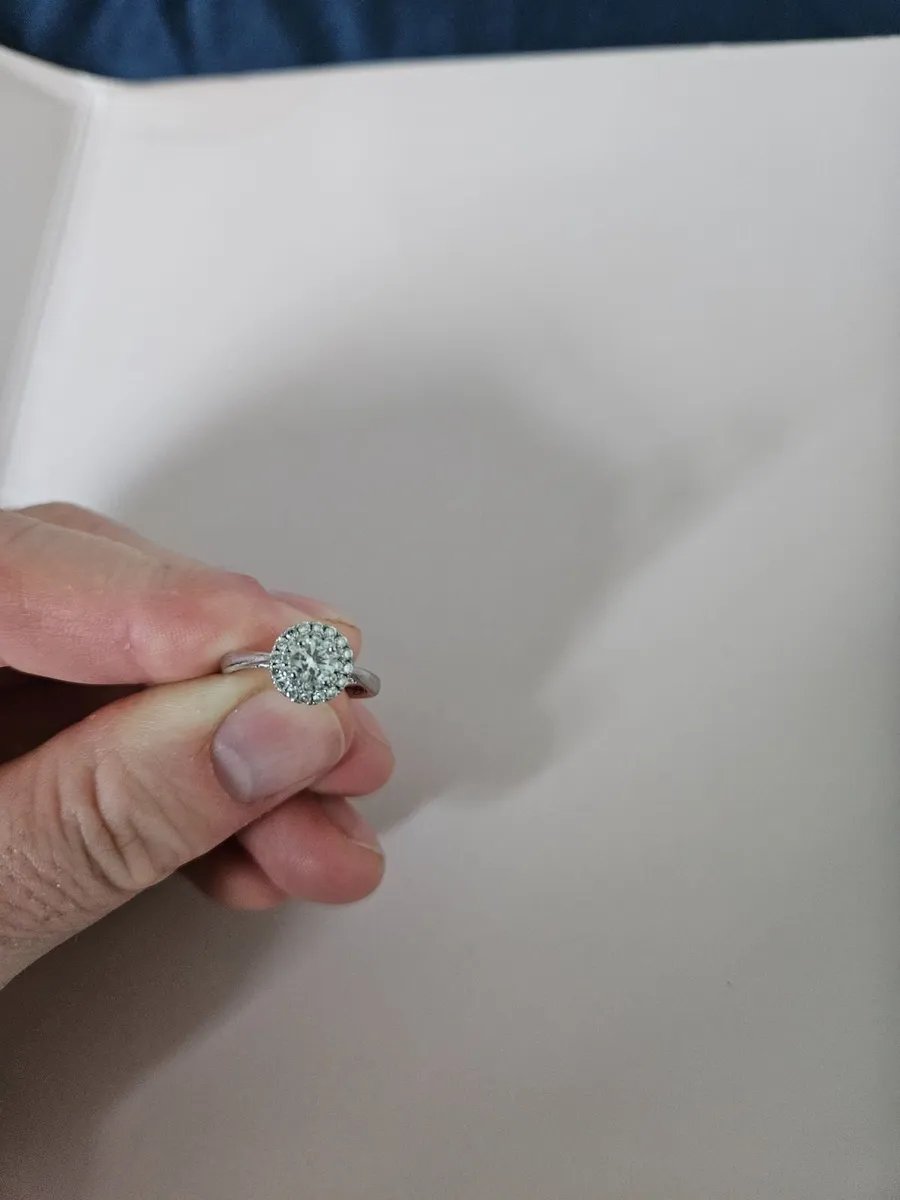 Engagement ring - Image 4