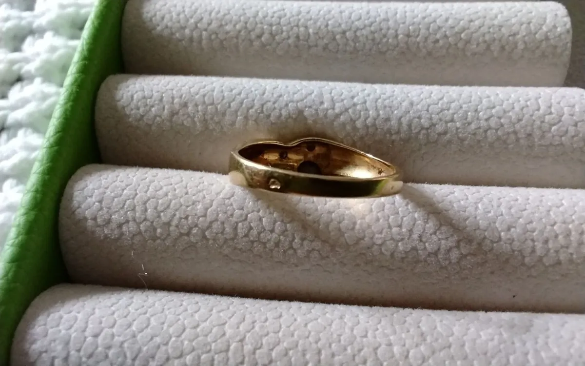 18ct Victorian Gold diamond band ring size L-M - Image 3