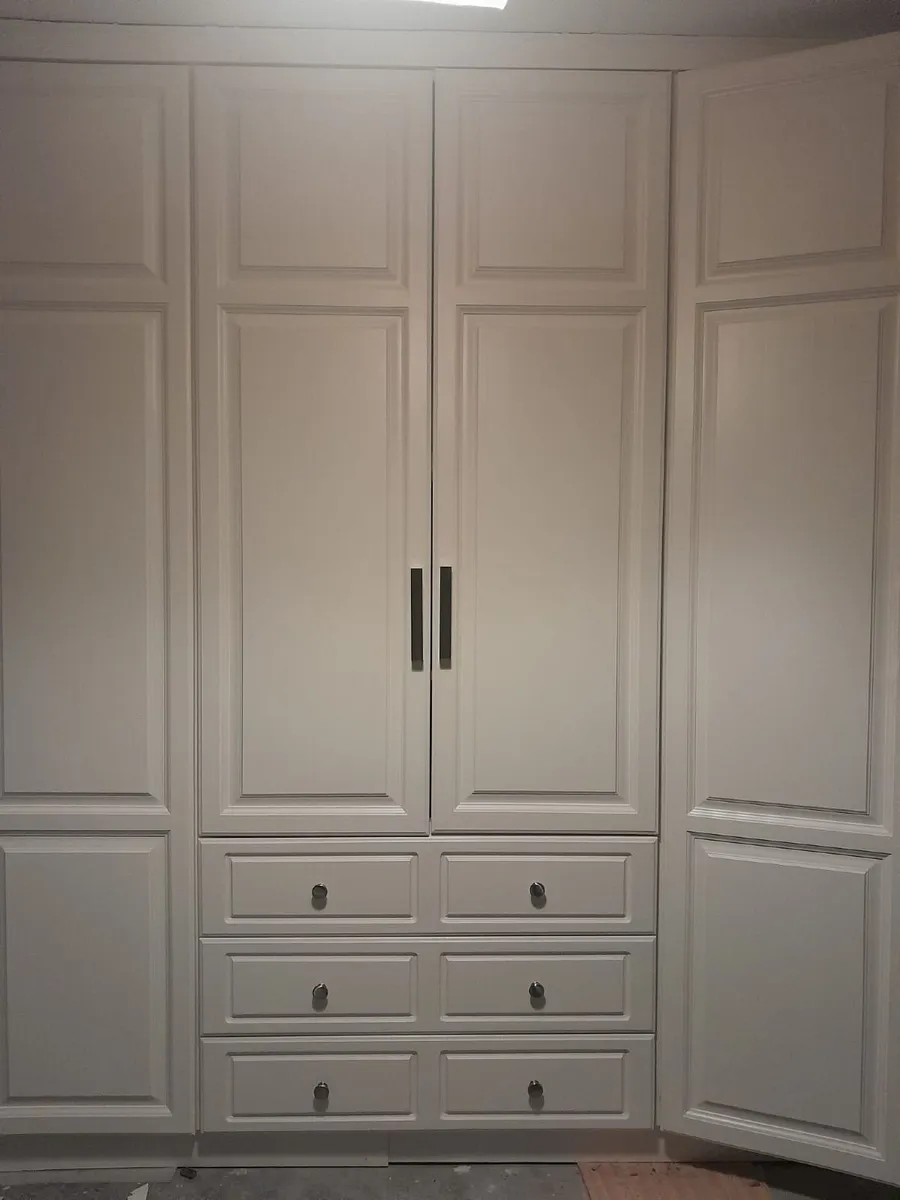 Wardrobe doors  and 2 lockers - Image 1