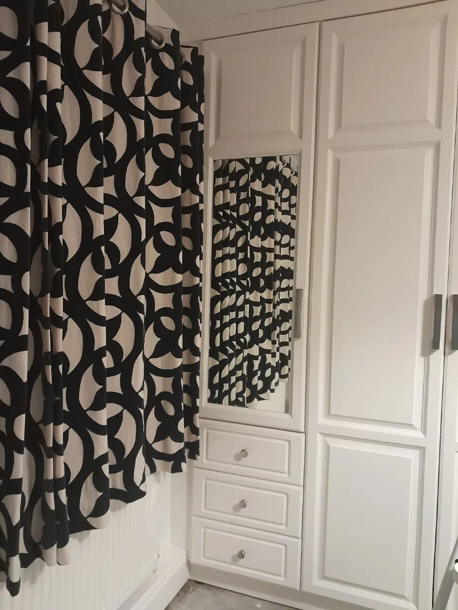 Wardrobe doors  and 2 lockers - Image 2