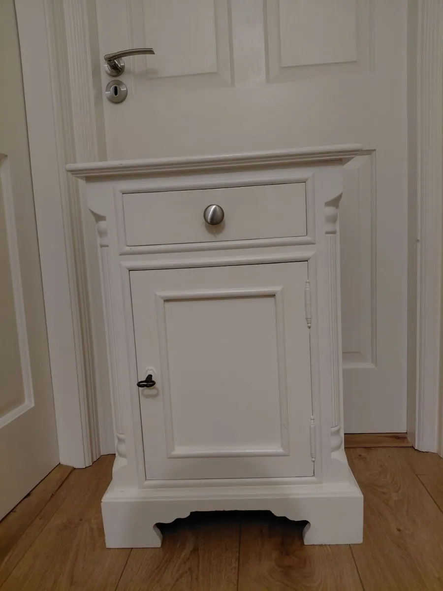 Wardrobe doors  and 2 lockers - Image 3