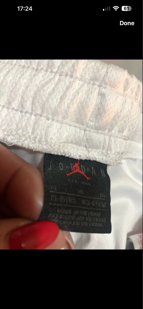 Boys Jordan shorts age 13/14 €10 - Image 3