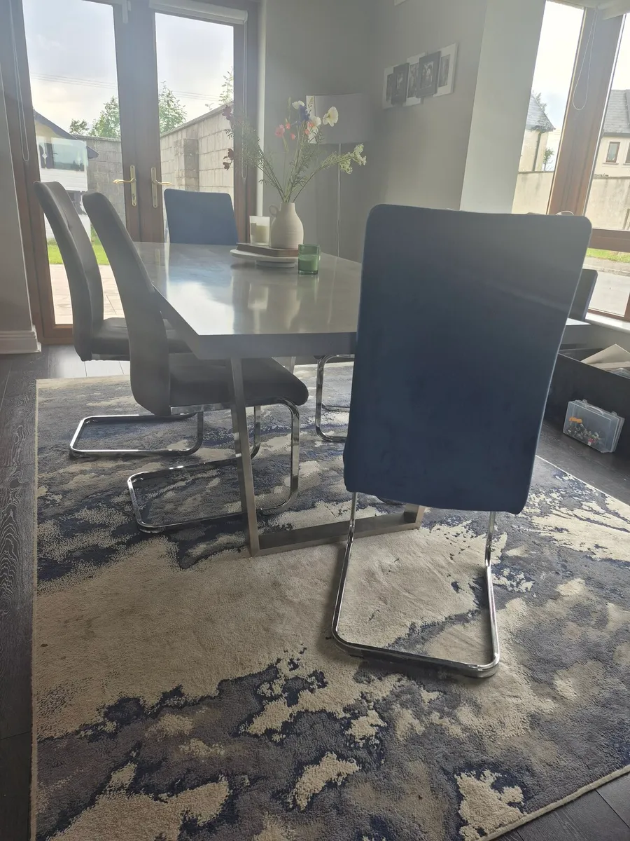 Dining table and chairs - Image 2