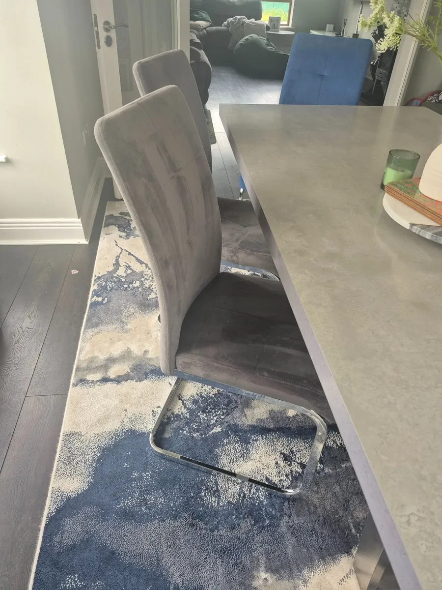 Dining table and chairs - Image 3