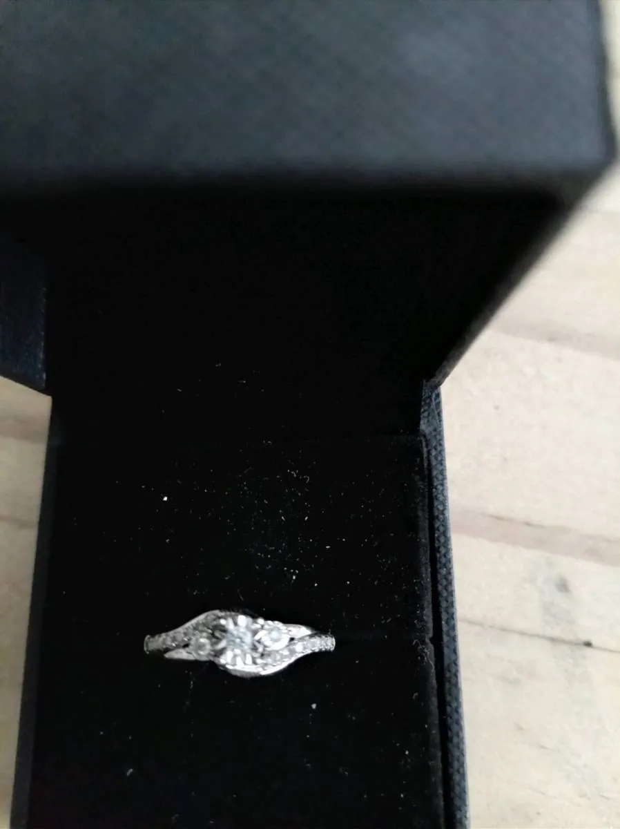 White gold ring - Image 1