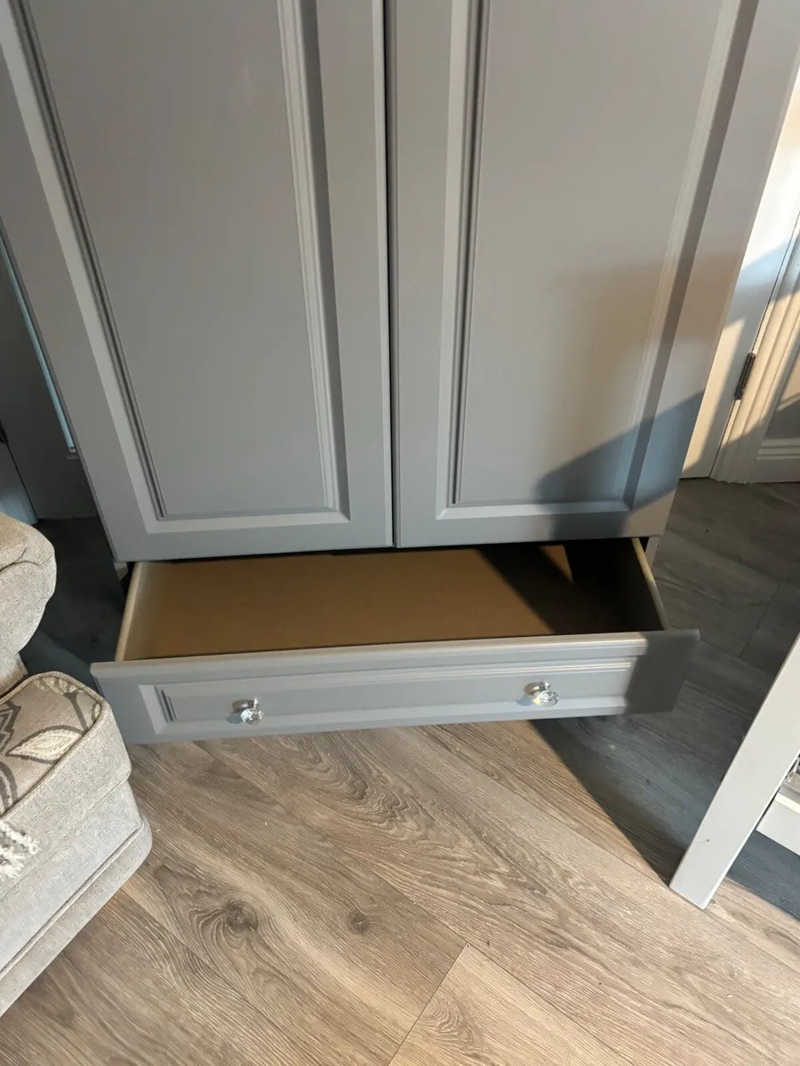 Wardrobe - Image 4