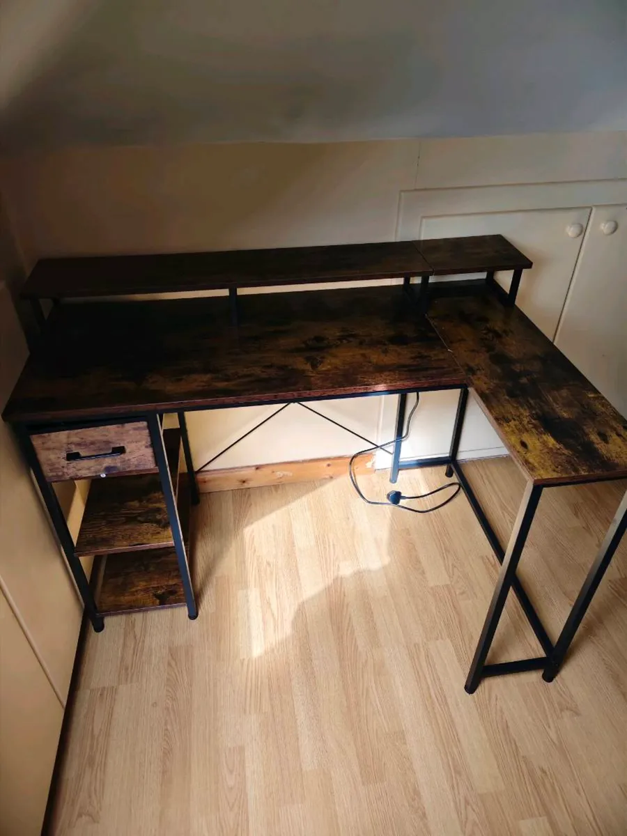 L shaped computer desk/table - Image 1