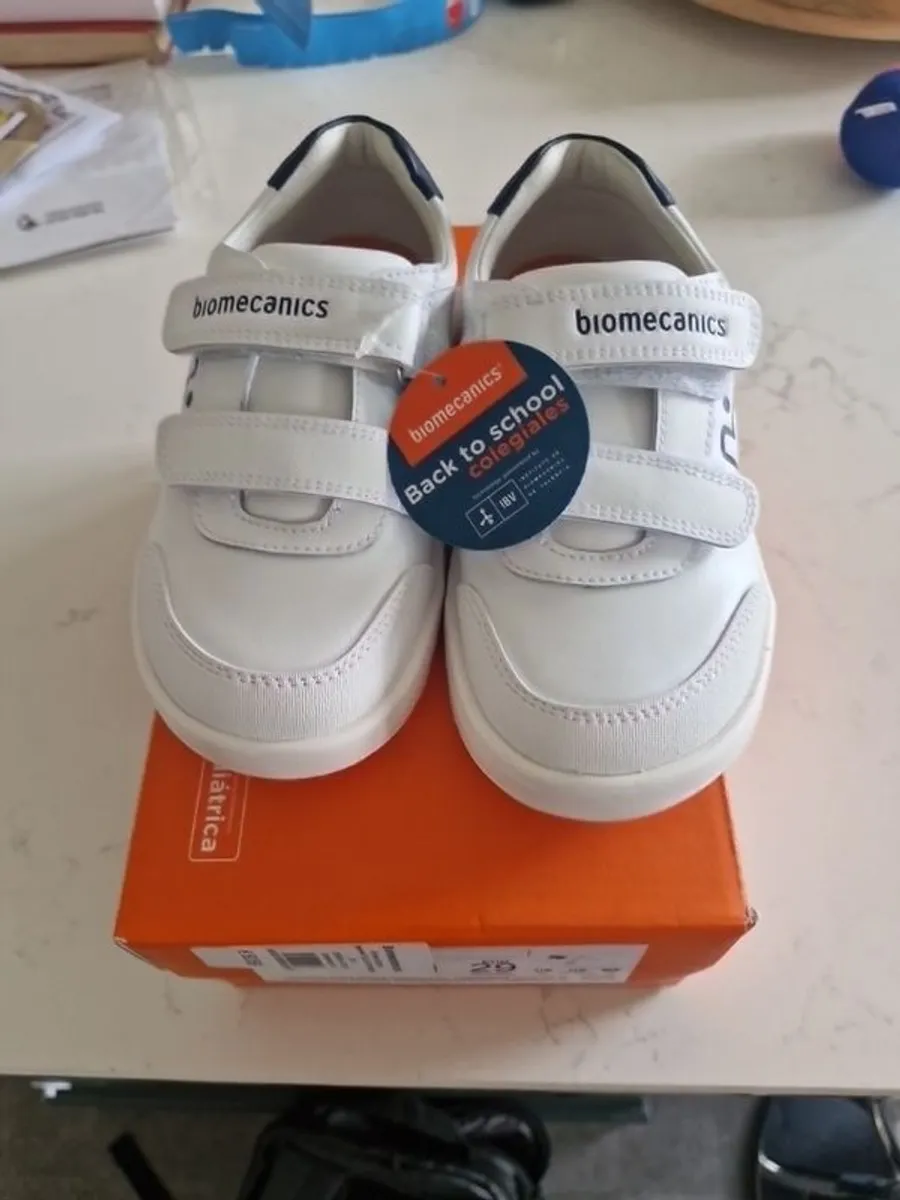 White Biomecanics Kids Trainers Size 29 - Image 2