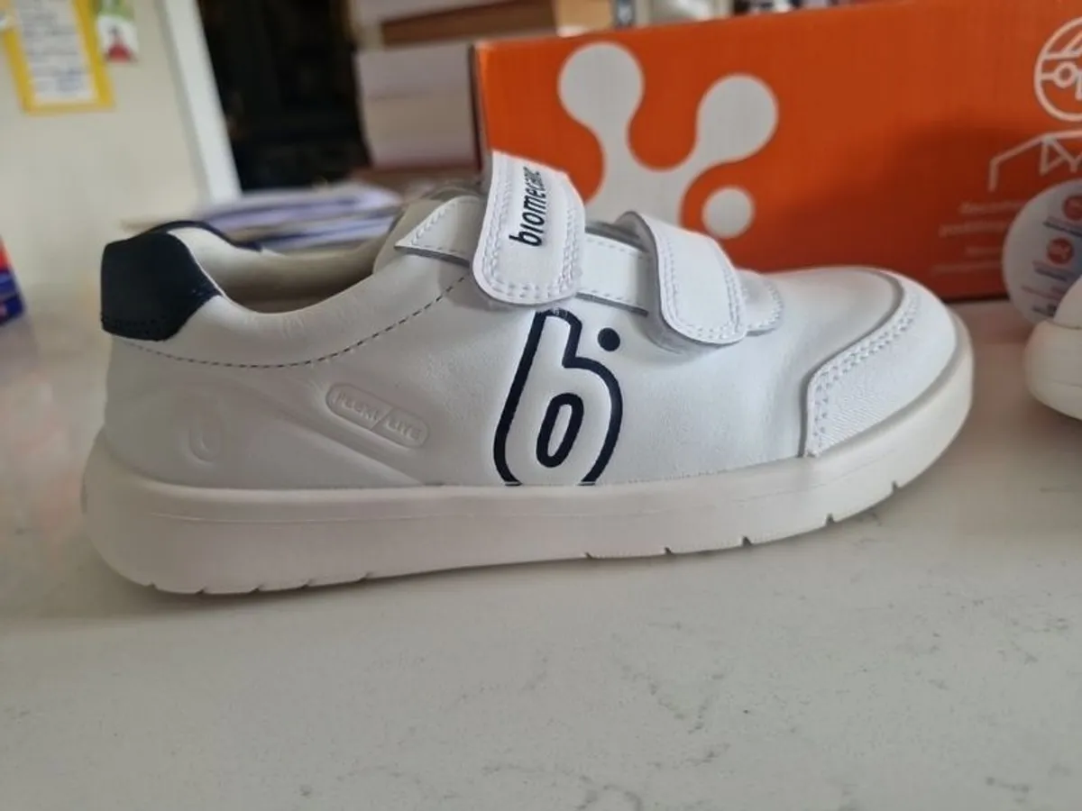 White Biomecanics Kids Trainers Size 29 - Image 4