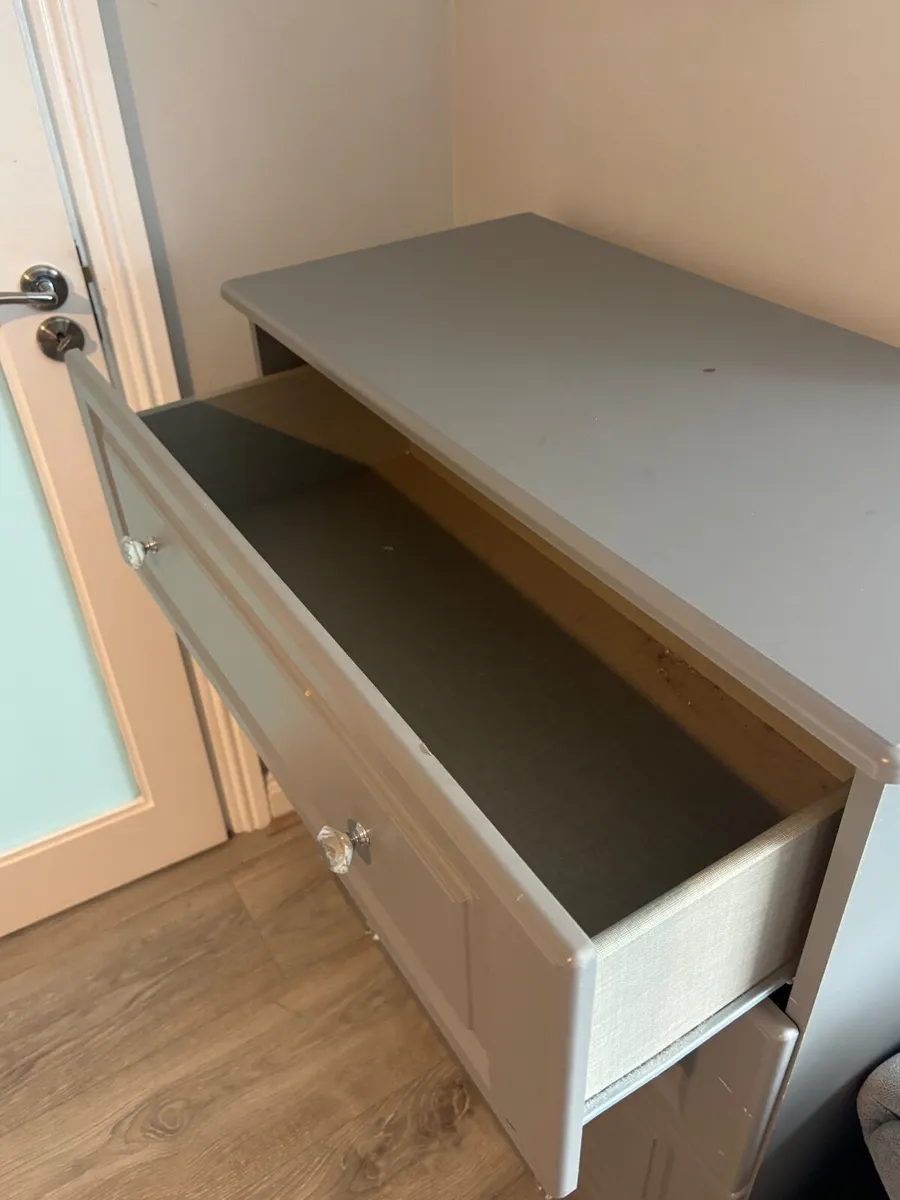 Chest of drawers - Image 2