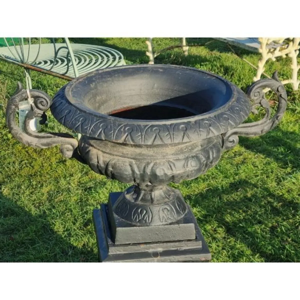 Urn Large Handles and Pedestal Black CH-R-102-B - Image 4