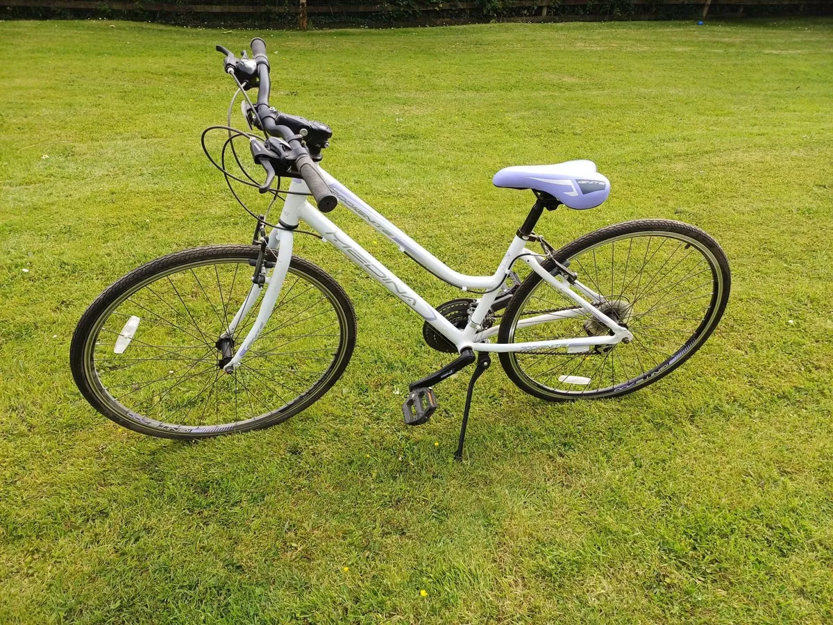 Ladies bicycle - Image 1
