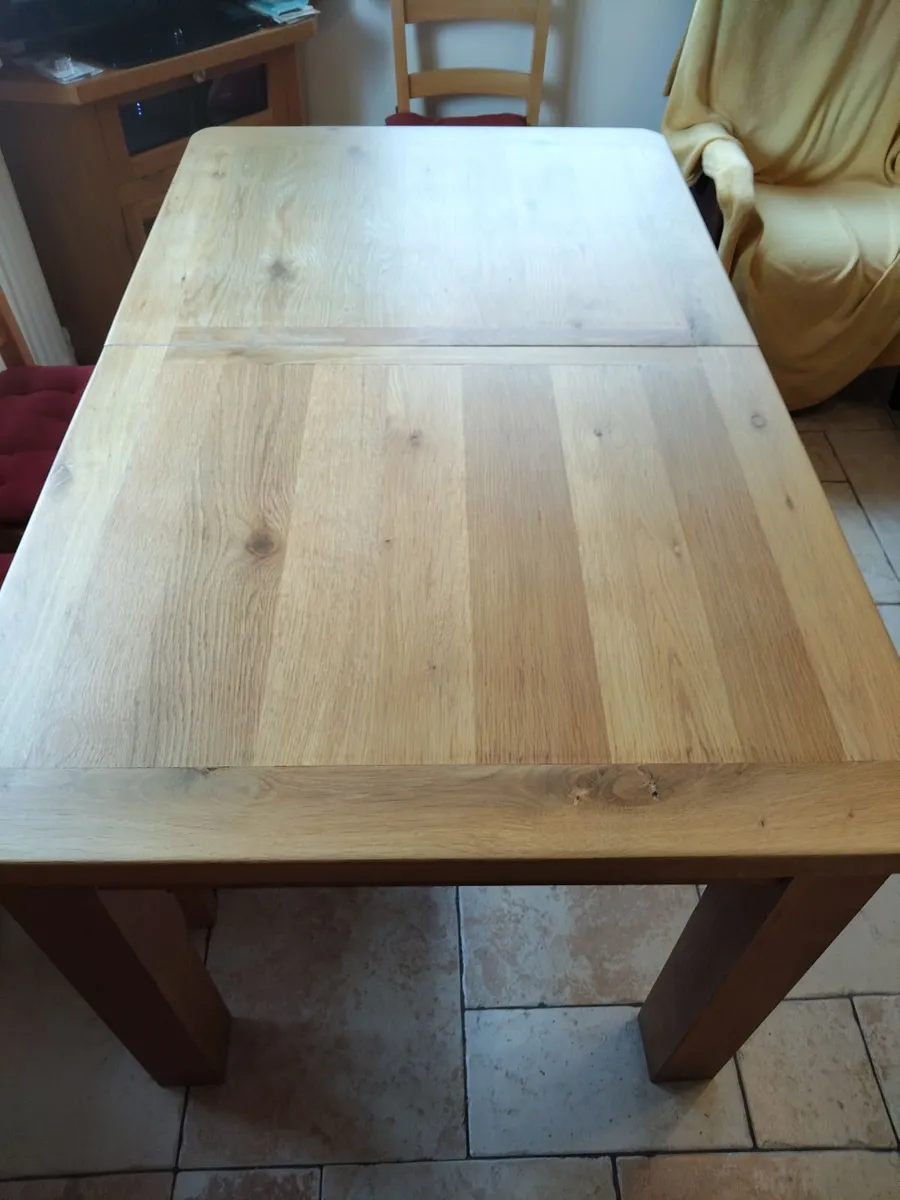 Table and 6 chairs - Image 1