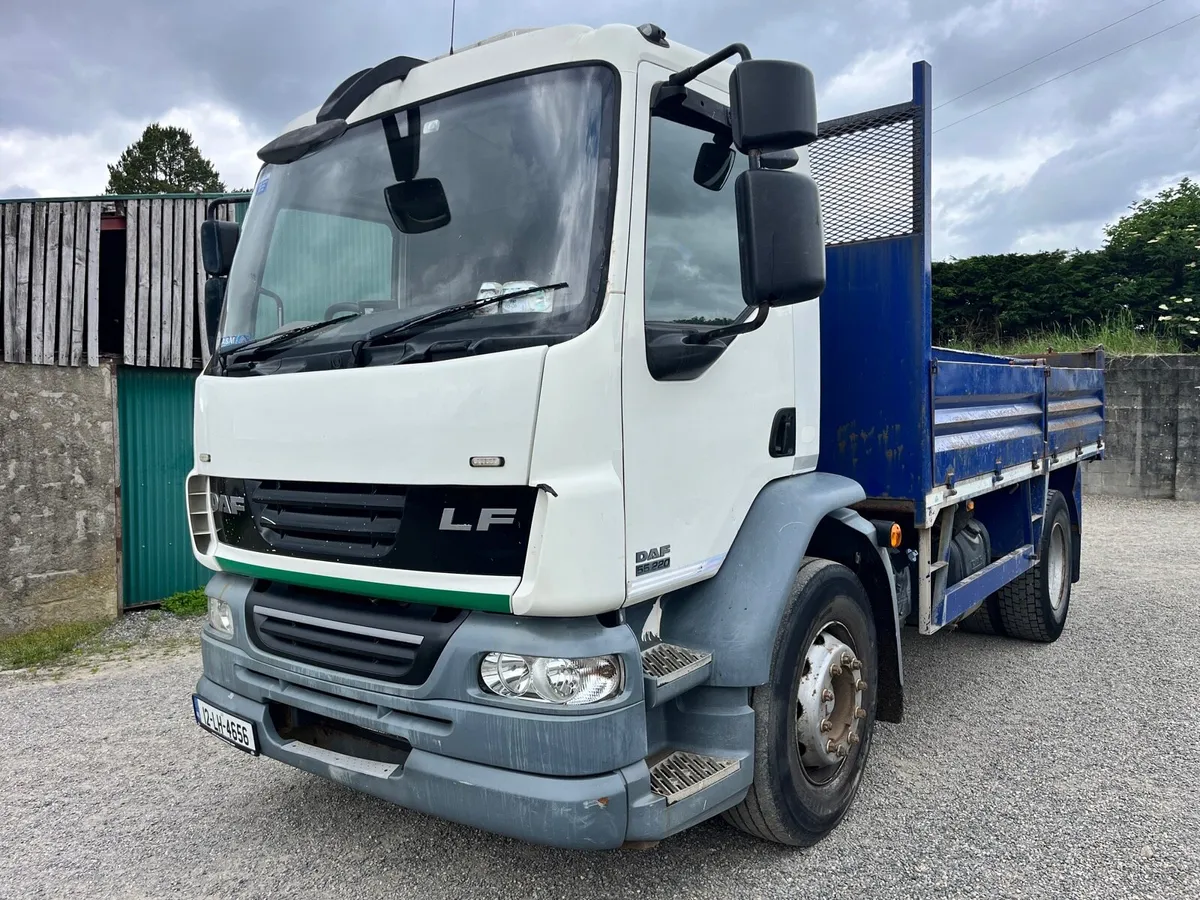 DAF LF55.220 18 Ton Tipper - Image 1