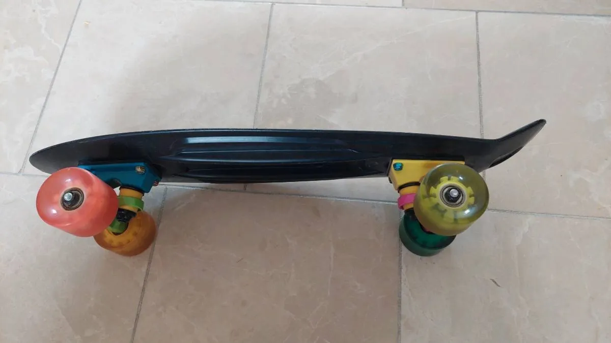 Kids scateboard - Image 3