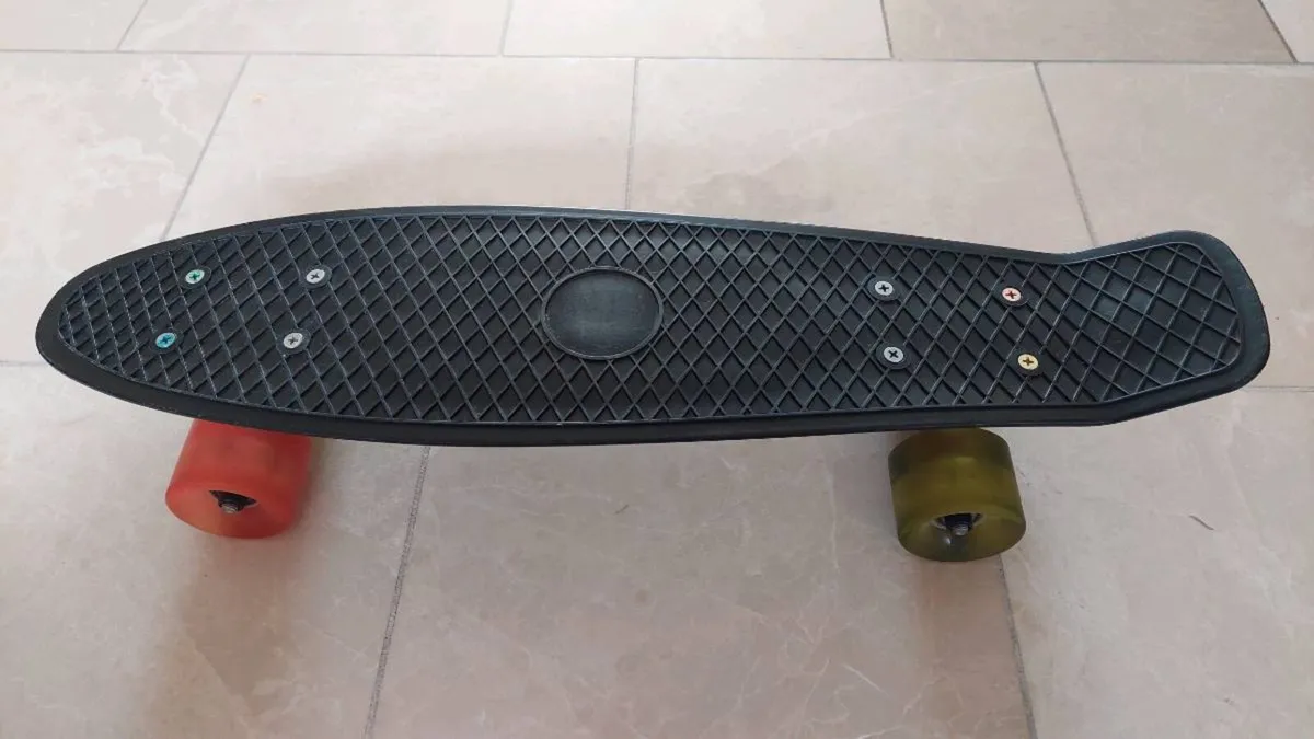 Kids scateboard - Image 1