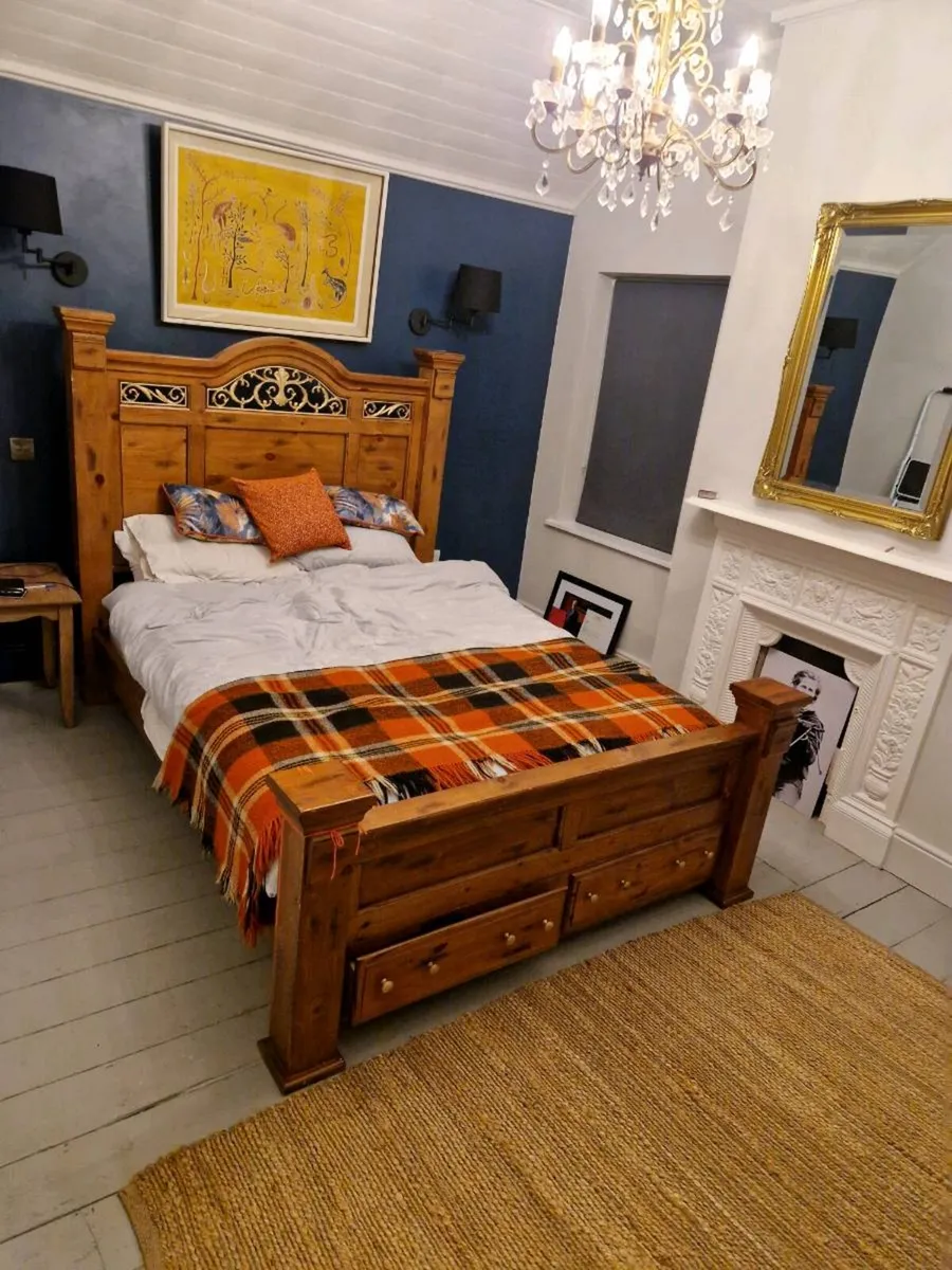 Mexican pine bed. - Image 1