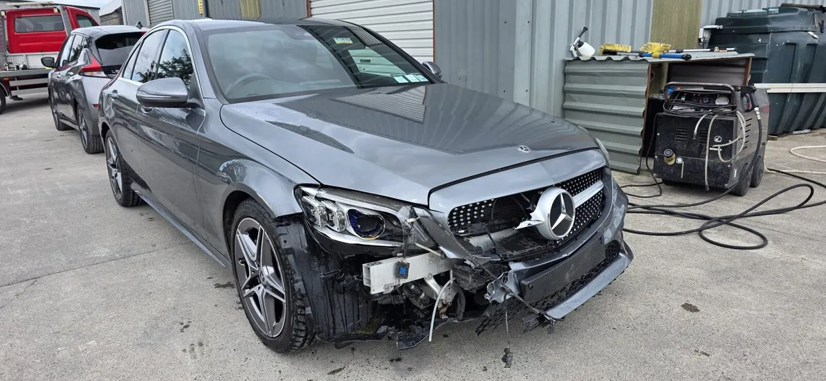 211 MERCEDES C220D AMG-LINE - Image 3