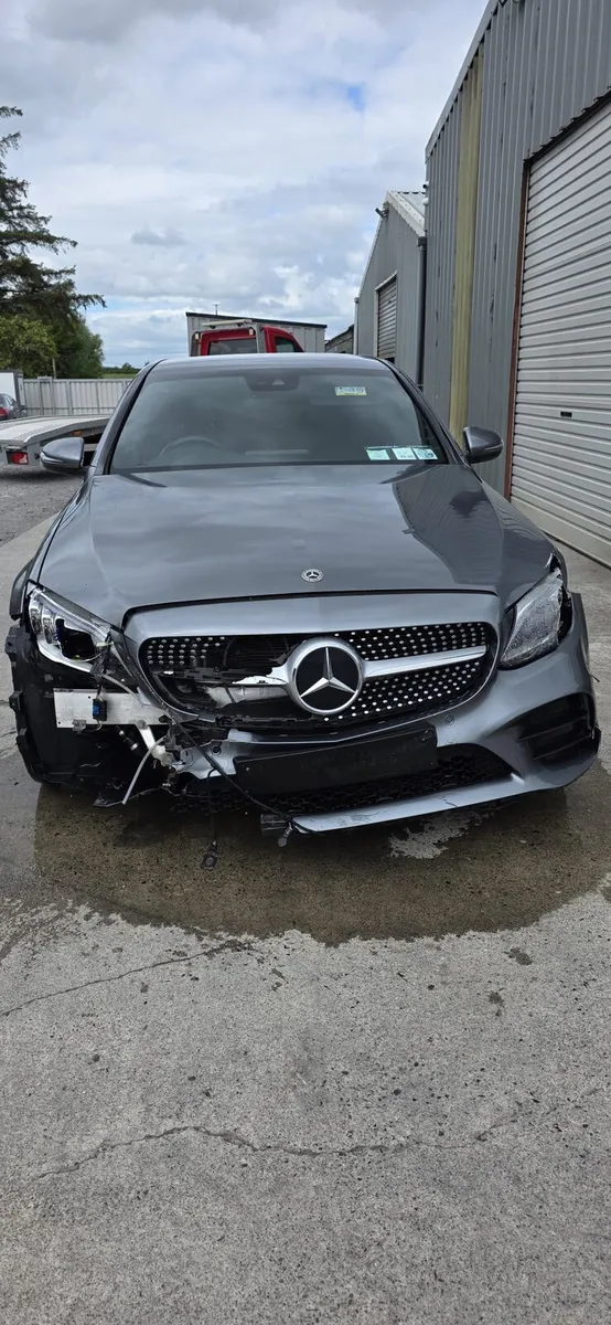211 MERCEDES C220D AMG-LINE - Image 2
