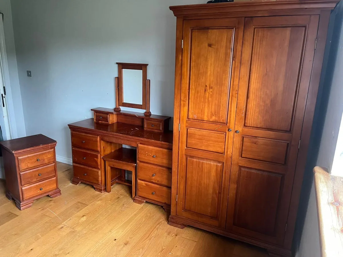 Bedroom furniture - Image 1