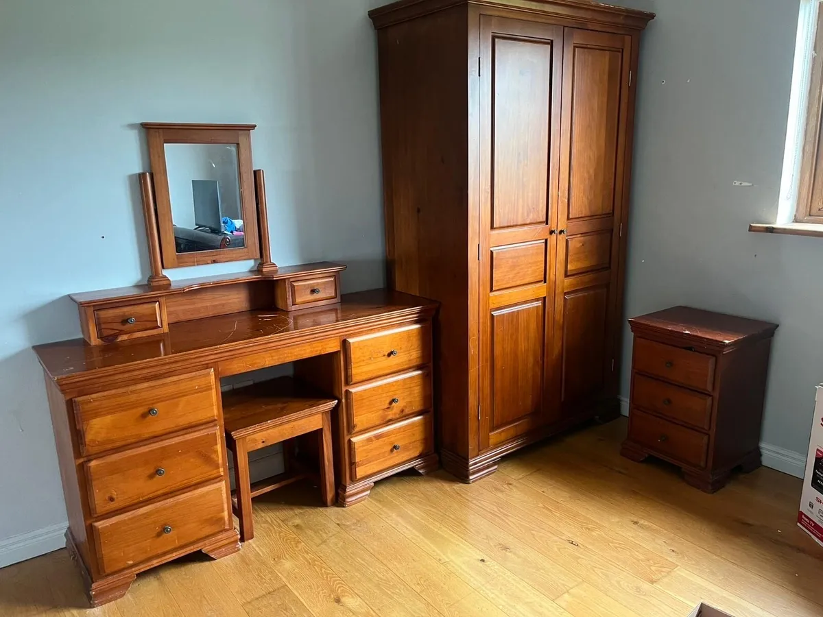 Bedroom furniture - Image 4