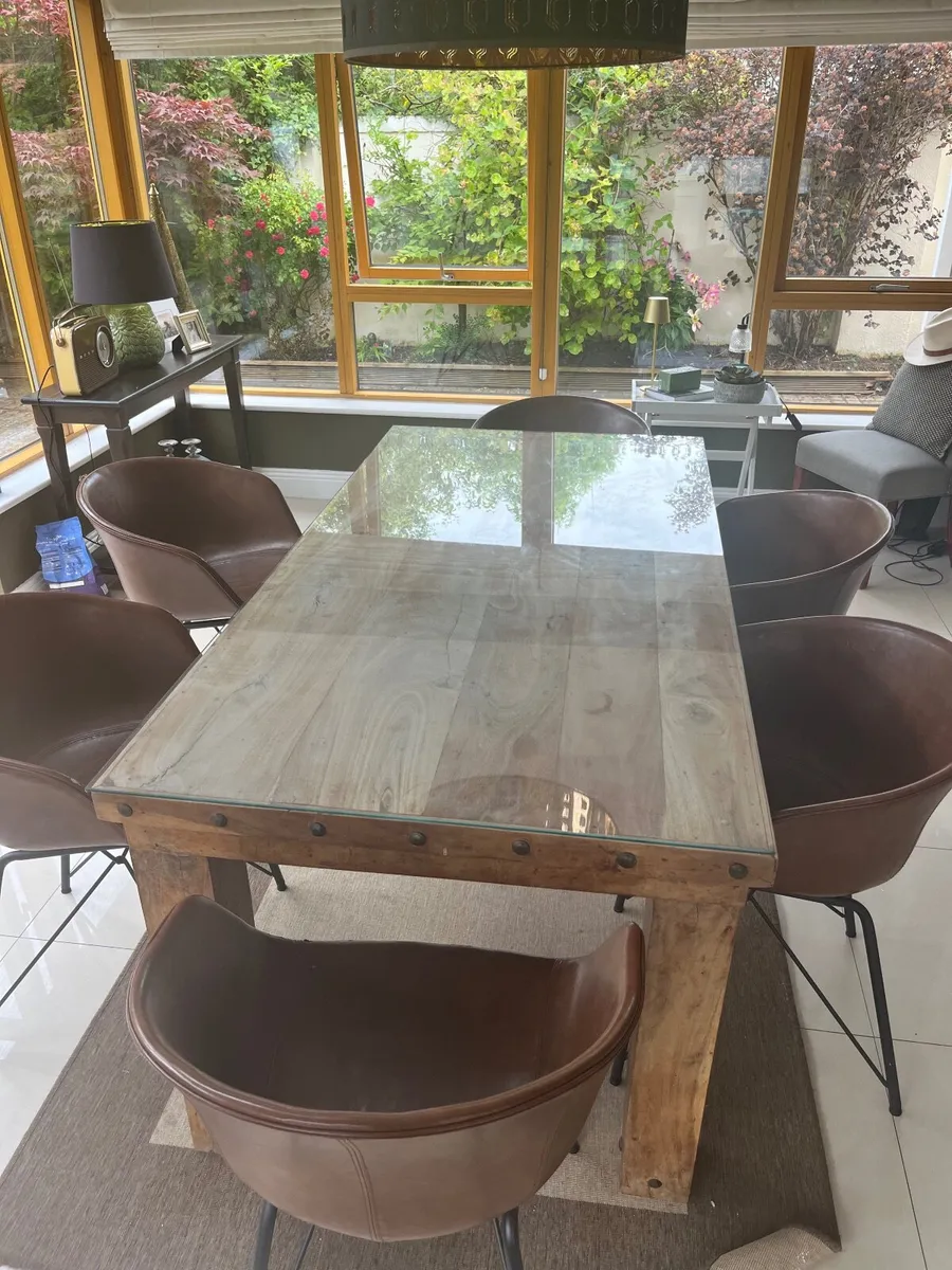 Dining table and 6 chairs - Image 3