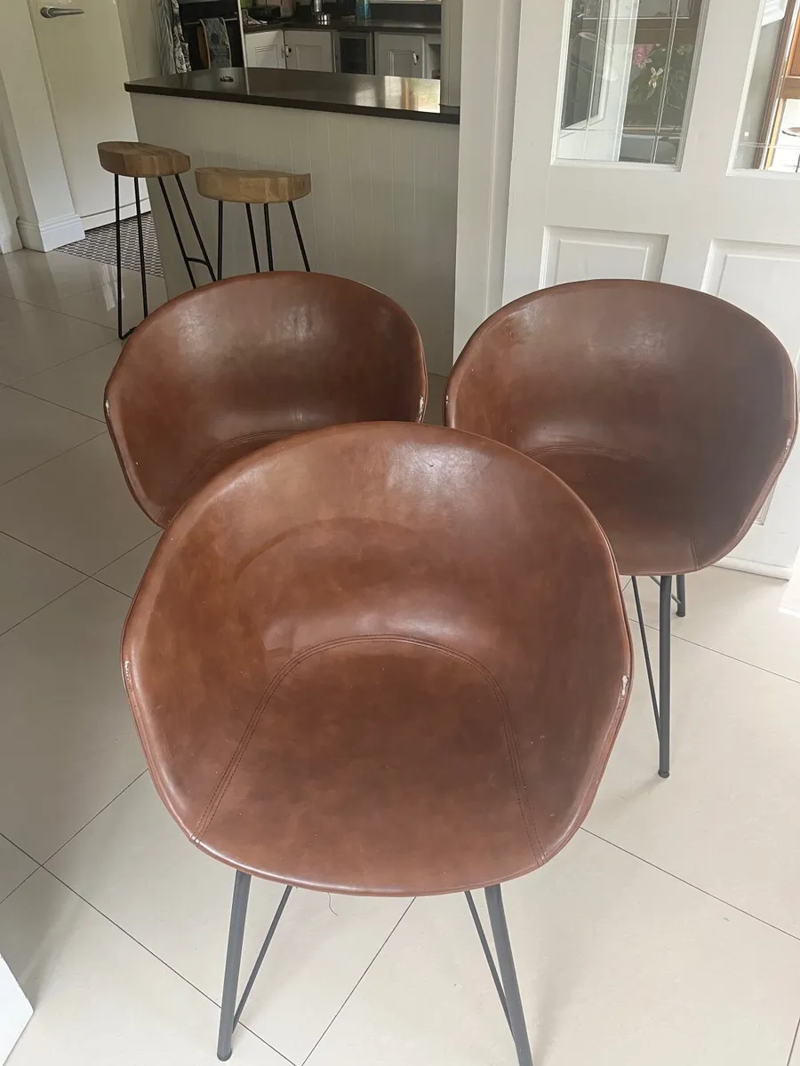 Dining table and 6 chairs - Image 4