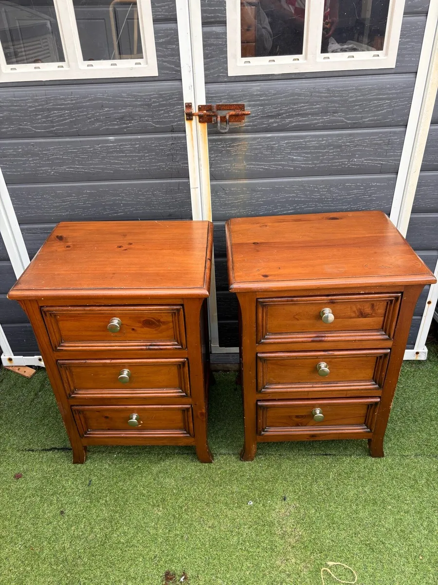 Pair of bedside lockers