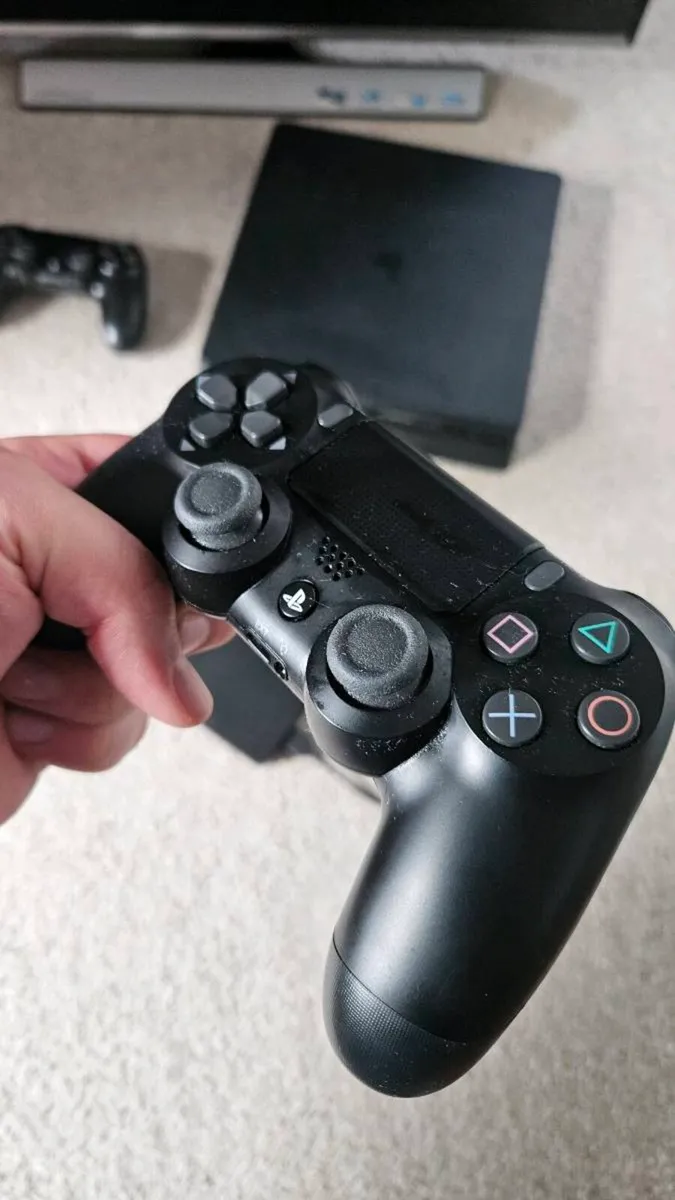 PS4 & TV Combo - Image 3