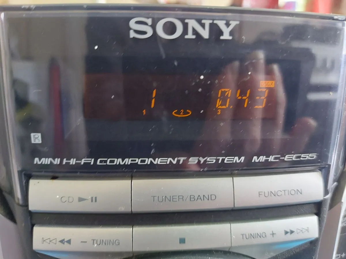 Sony Hifi Stereo System, Model HCD-EC55, 3 CD TRAY - Image 3