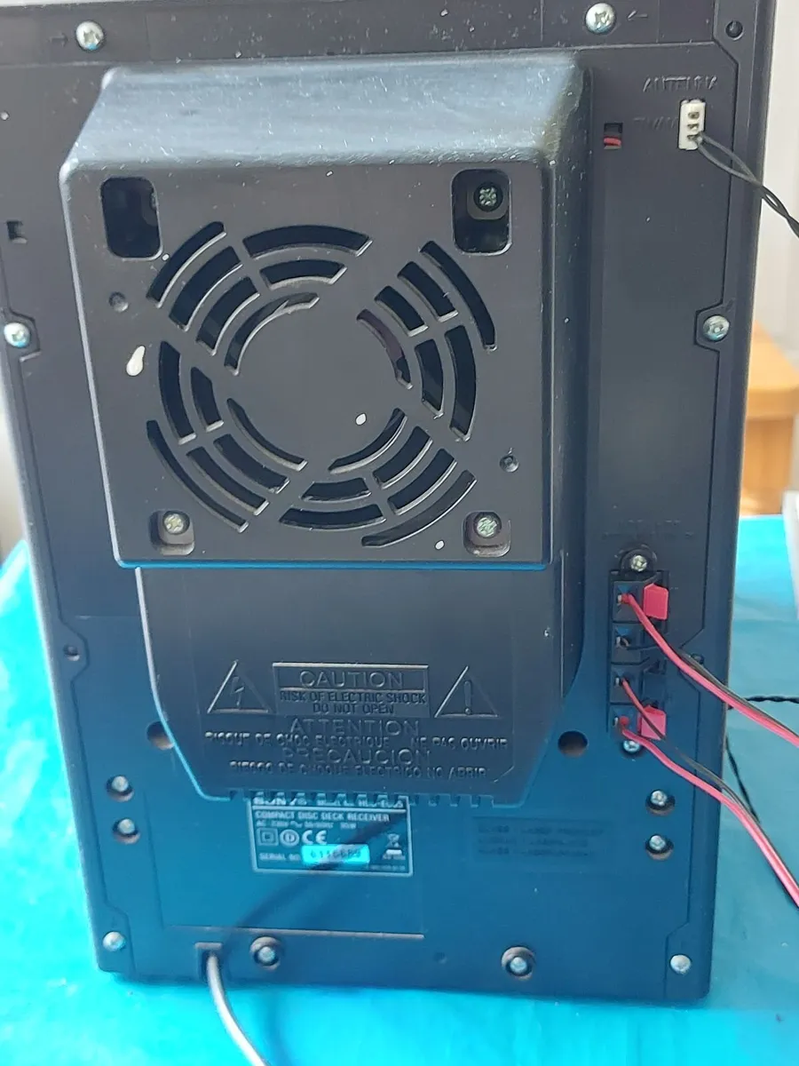 Sony Hifi Stereo System, Model HCD-EC55, 3 CD TRAY - Image 4