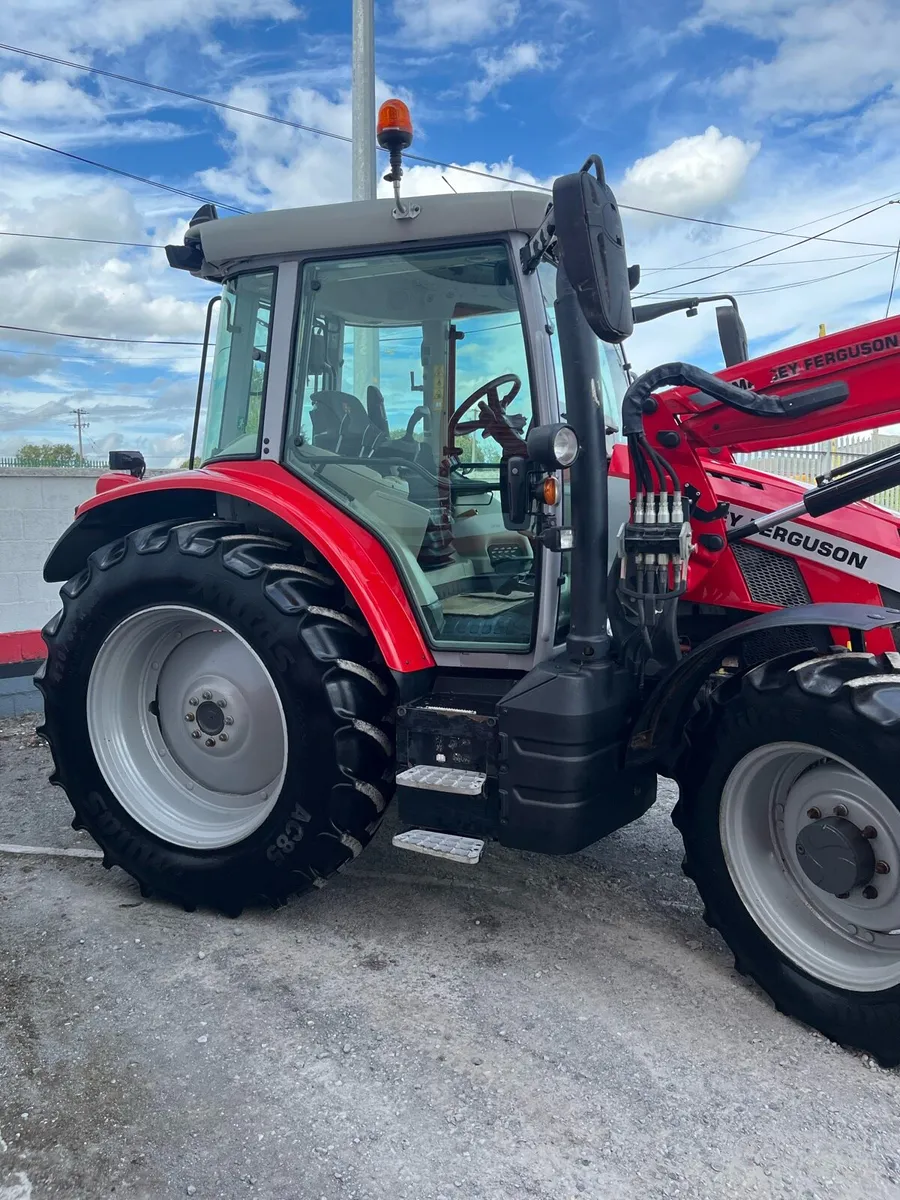212 Massey Ferguson 5S.115 with FL4124 loader - Image 3
