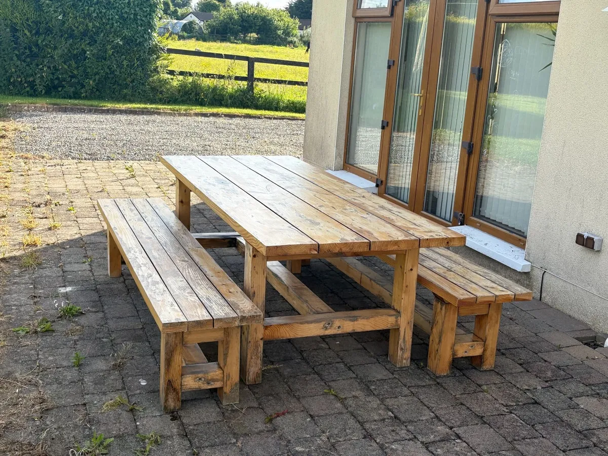 Large solid wood table and benches - Image 3