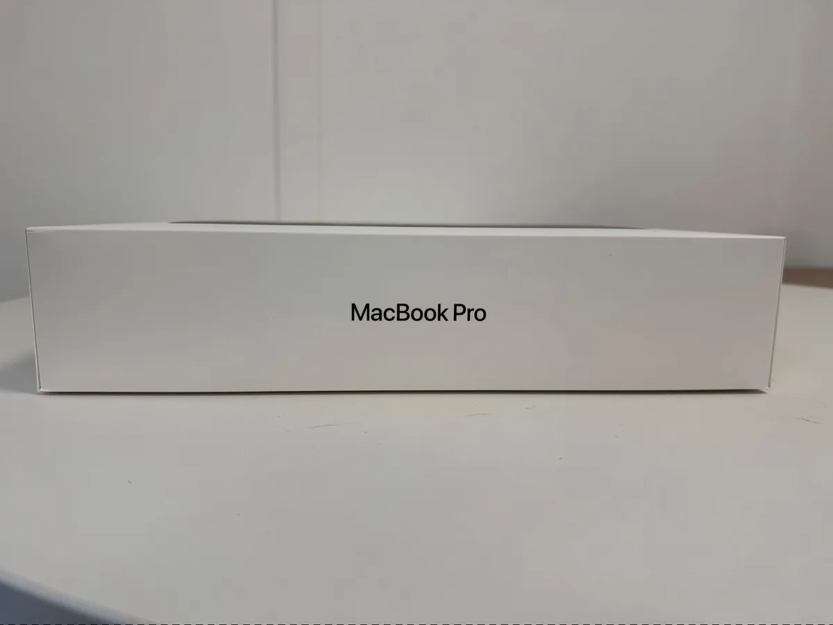Apple MacBook M5” Pro 14” - Image 3