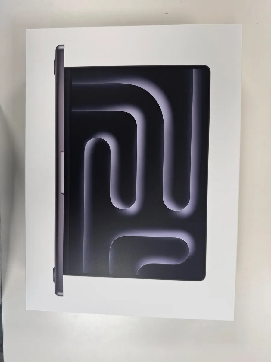 Apple MacBook M5” Pro 14” - Image 1