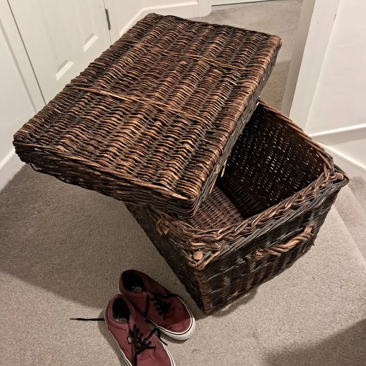Wicker Basket with lid ideal for storage - Image 4