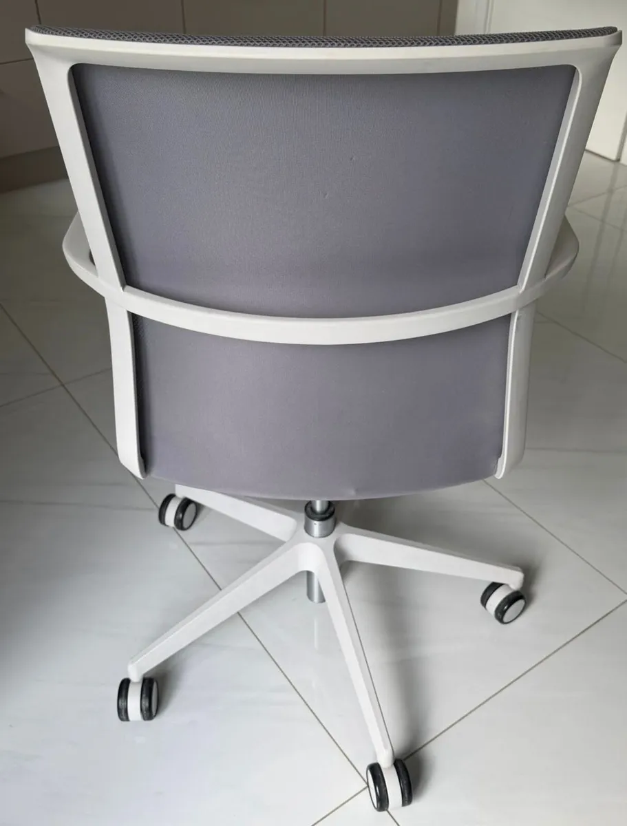 Senator Ergonomic Mesh Office Chair - Image 3
