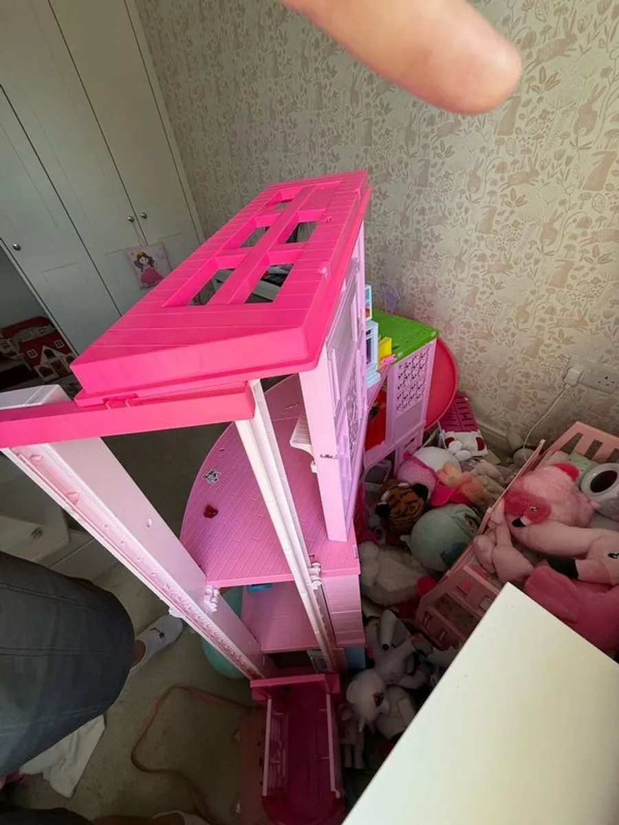 barbie doll house - Image 1