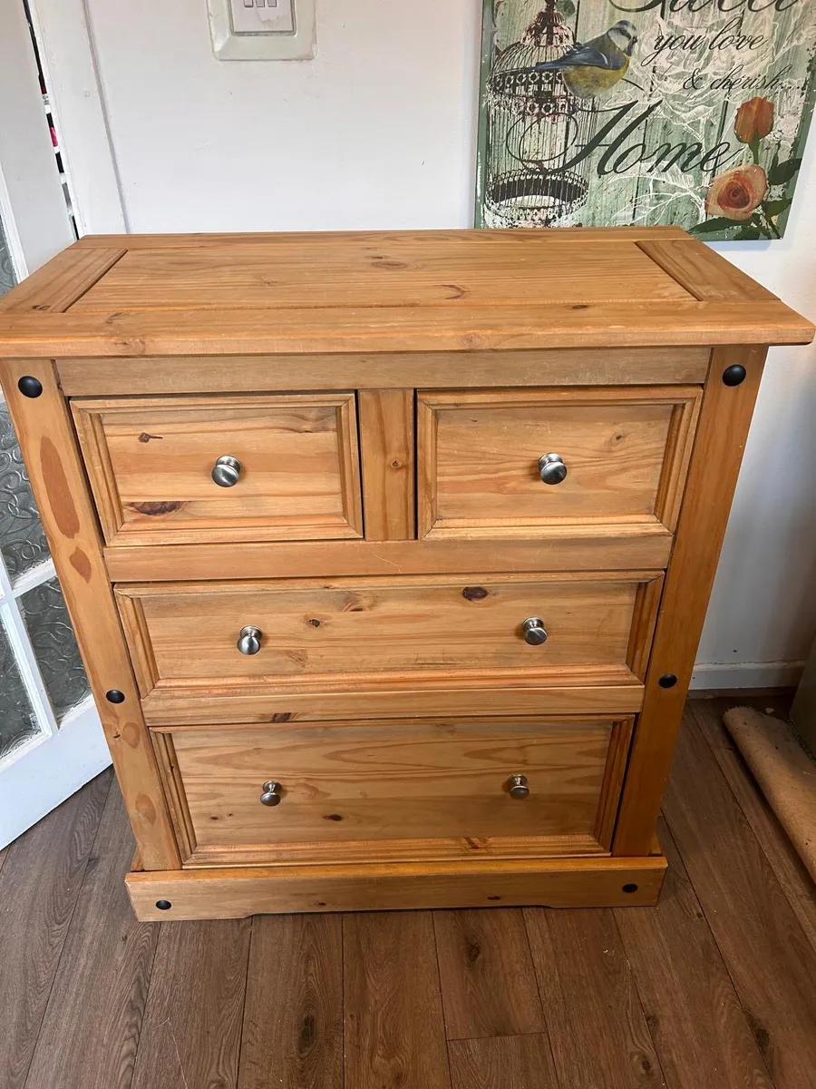 Chest of drawers