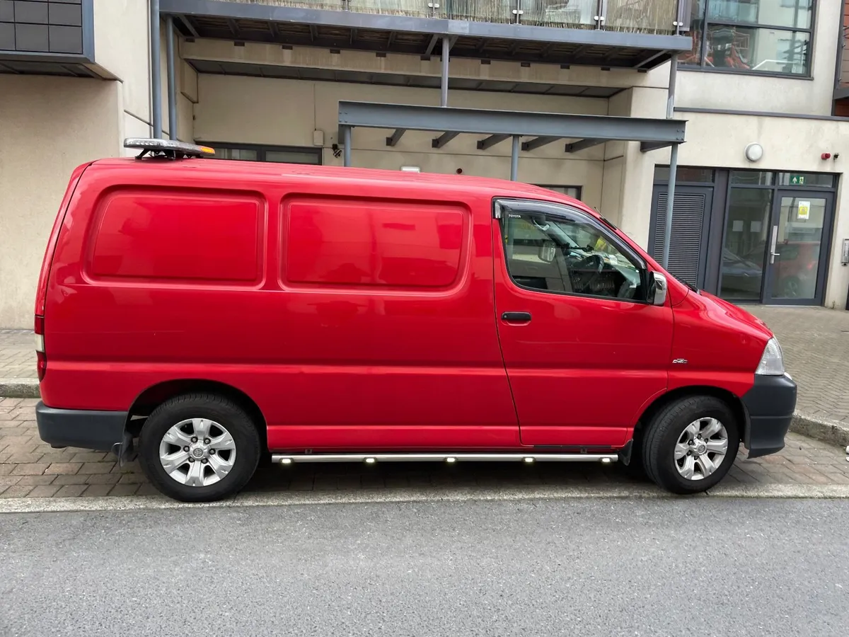 Toyota Hiace - Image 4