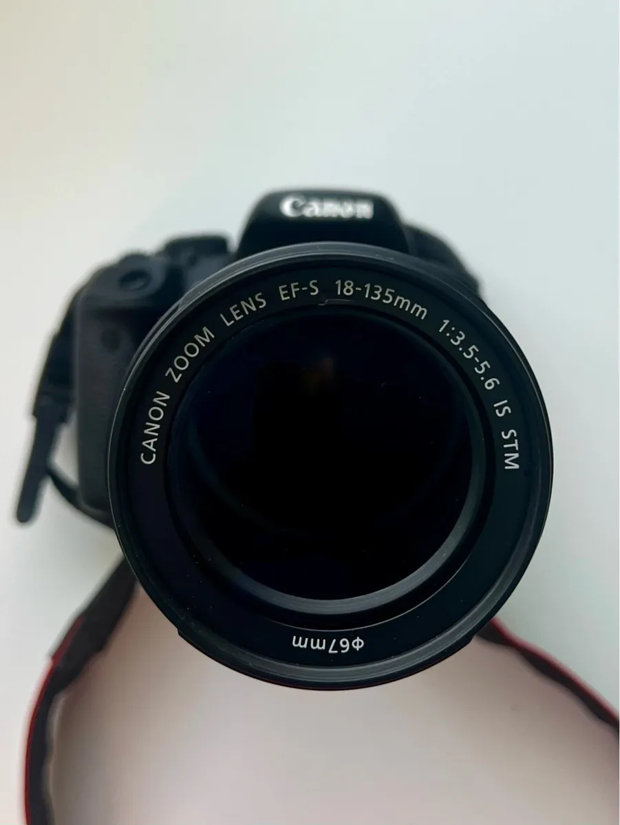 Canon EOS 700D DSLR Camera with EF-S 18-135mm IS - Image 4