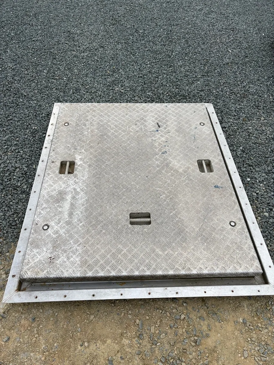 flush hatch/ jabsco deck wash - Image 1