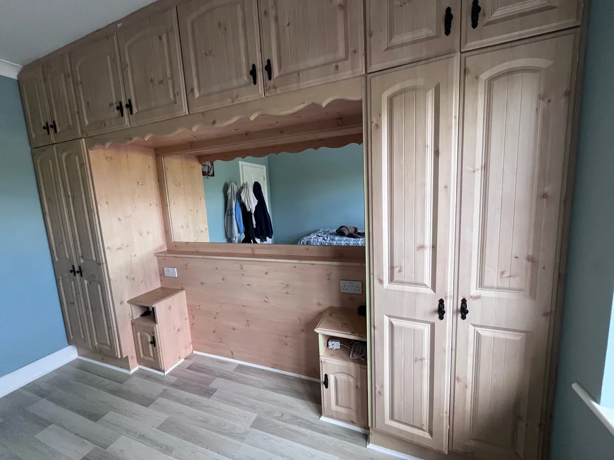 Bedroom wardrobe - Image 4