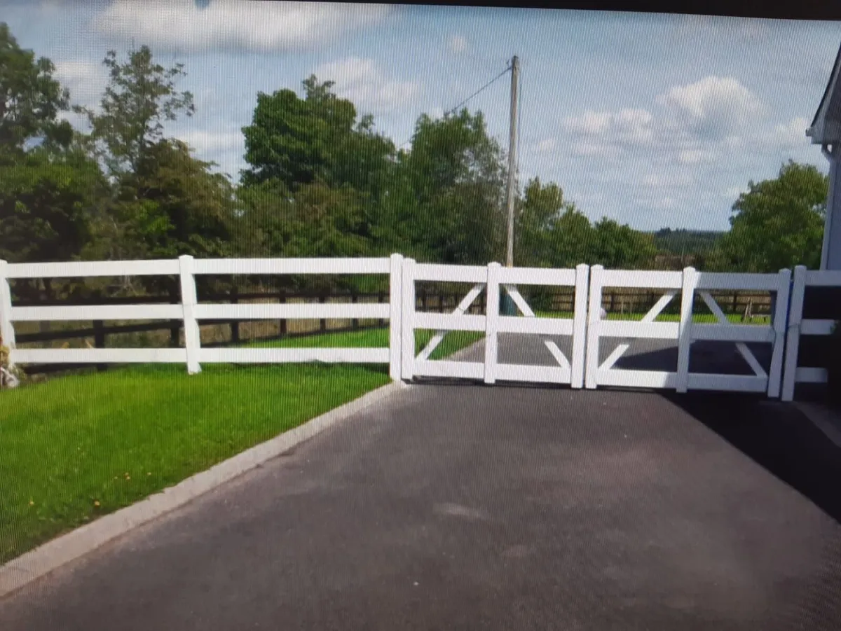 White PVC Ranch Gates & Matching Ranch Fencing